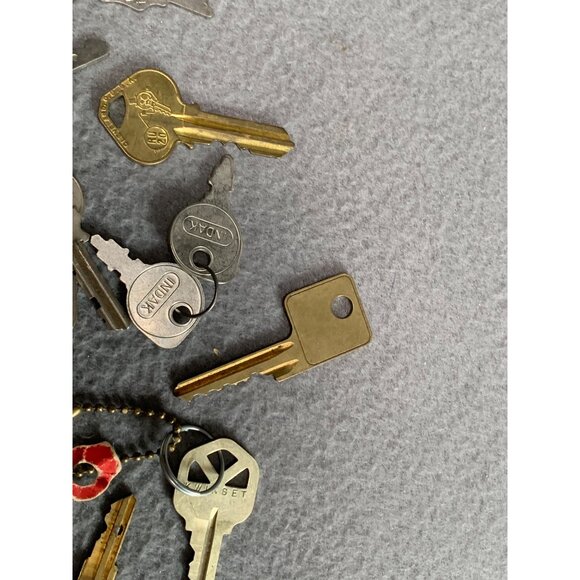 Vintage 32 Key Collection for Crafts & Decor - Picture 11 of 13